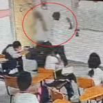 ¡No veas este video! Alumno ataca a su Maestra con una Navaja